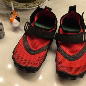 SAGUARO Women's Red and Black Water Shoes